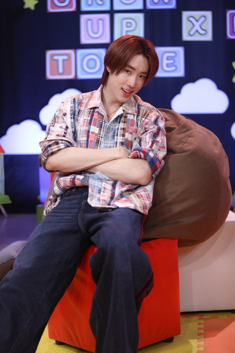 1 แสนวิวแล้วหรอคะเนี่ย เพื่อเป็นการขอบคุณ พี่โกลว์อัพเอารูปมาฝาก ยาใจของBEUSในยามบ่ายนี้😍🥰
#โตมาเป็นxBUS 
#ALANpasawee 
#BUSbecauseofyouishine