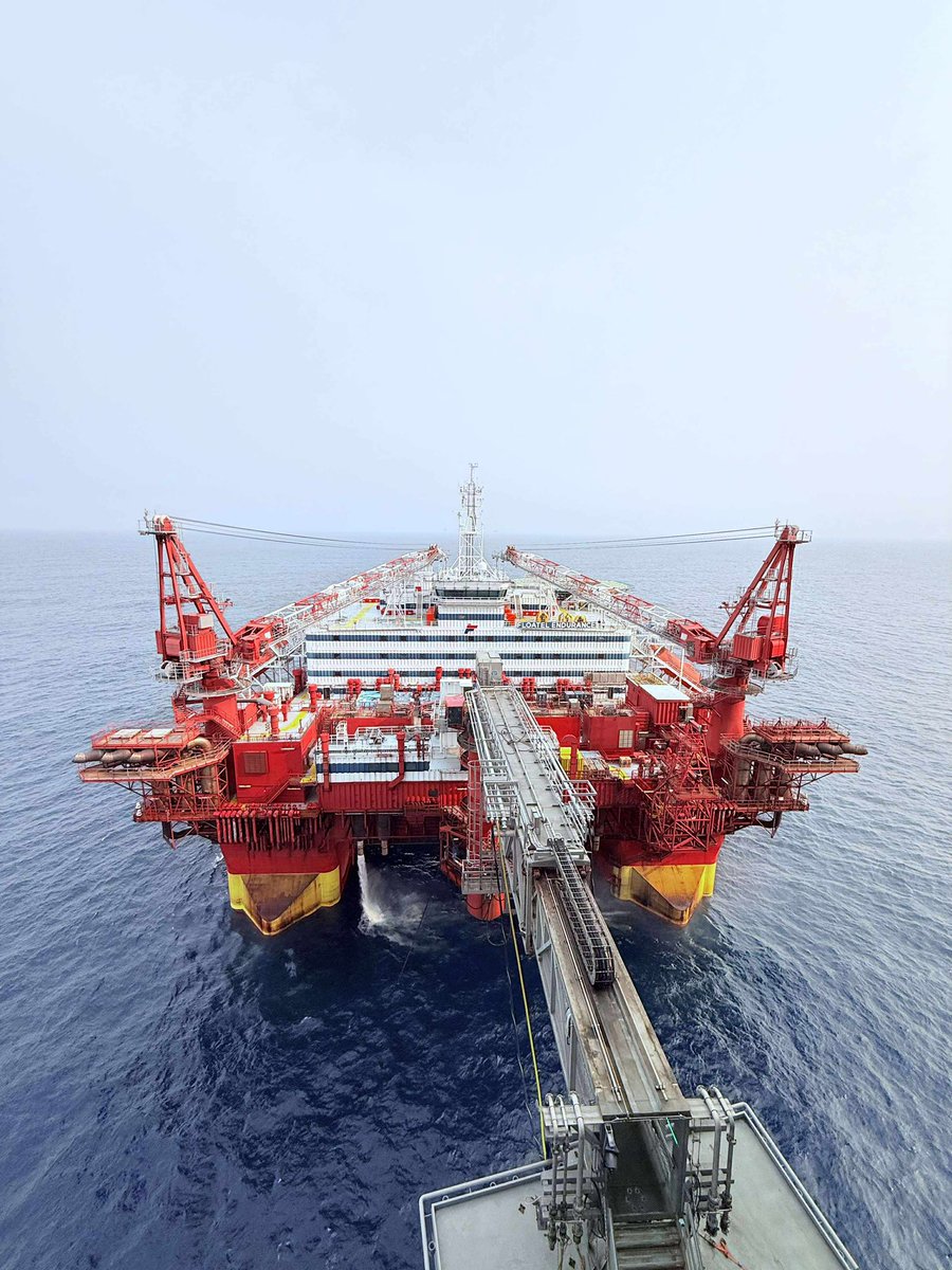 nlmaritime's tweet photo. Floatel Endurance off the West White Rose, offshore NL. 

#offshoreNL #NLmaritime https://t.co/f6ky5ZUorB