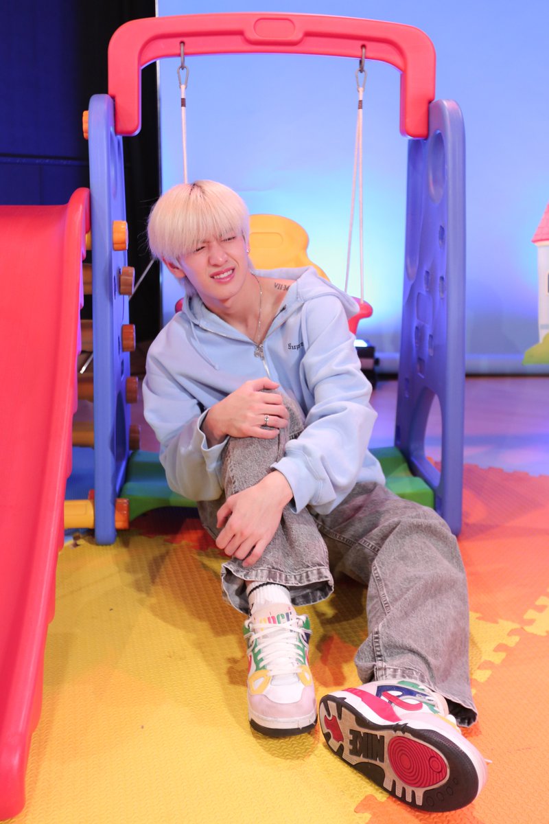 พี่เกาหลี พี่ฝรั่ง พี่จินจิน 
#โตมาเป็นxBUS 
#JINWOOKkim 
#BUSbecauseofyouishine