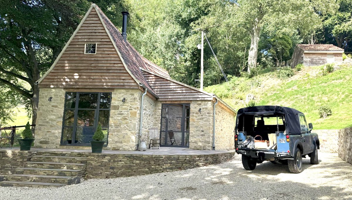 If you ever come to visit us, this amazing Airbnb called “Mousehole” near Kilburn is a must - it’s full of Robert Thompson furniture and is a fantastically comfortable place too, nestled under The White Horse on Sutton Bank.  #mouseman #robertthompson #yorkshire #airbnb