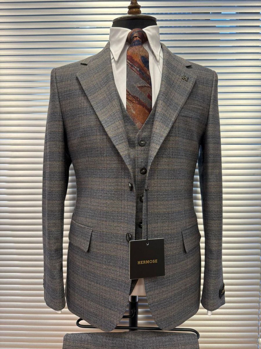 JomondeWears's tweet photo. To order,
Follow our IG @jomondewears 
Whatsapp/Call (+2347066454146)
Visit our stores 👇
📍Prizrite mall Asokoro, Abuja 
📍86,Broad street opposite Wema bank Lagos Island. 
We ship worldwide.
#Jomondewears#suitstore#hermosesuit#businesssuit #weddingsuit #suit https://t.co/nFKCLgcHvL