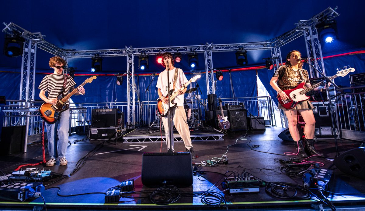 Yorkshire's April Tapes played <a href="/This_Feeling/">This Feeling</a>'s stage at Truck Festival just over a week ago. In many ways, they felt like a throwback band, and it was more than welcome. 

Read all about their fine set here: travellerstunes.com/review/april-t…

FFO <a href="/THENORTHband/">THE NORTH</a> <a href="/Maystonesuk/">Maystones</a> 

📸 Rhona