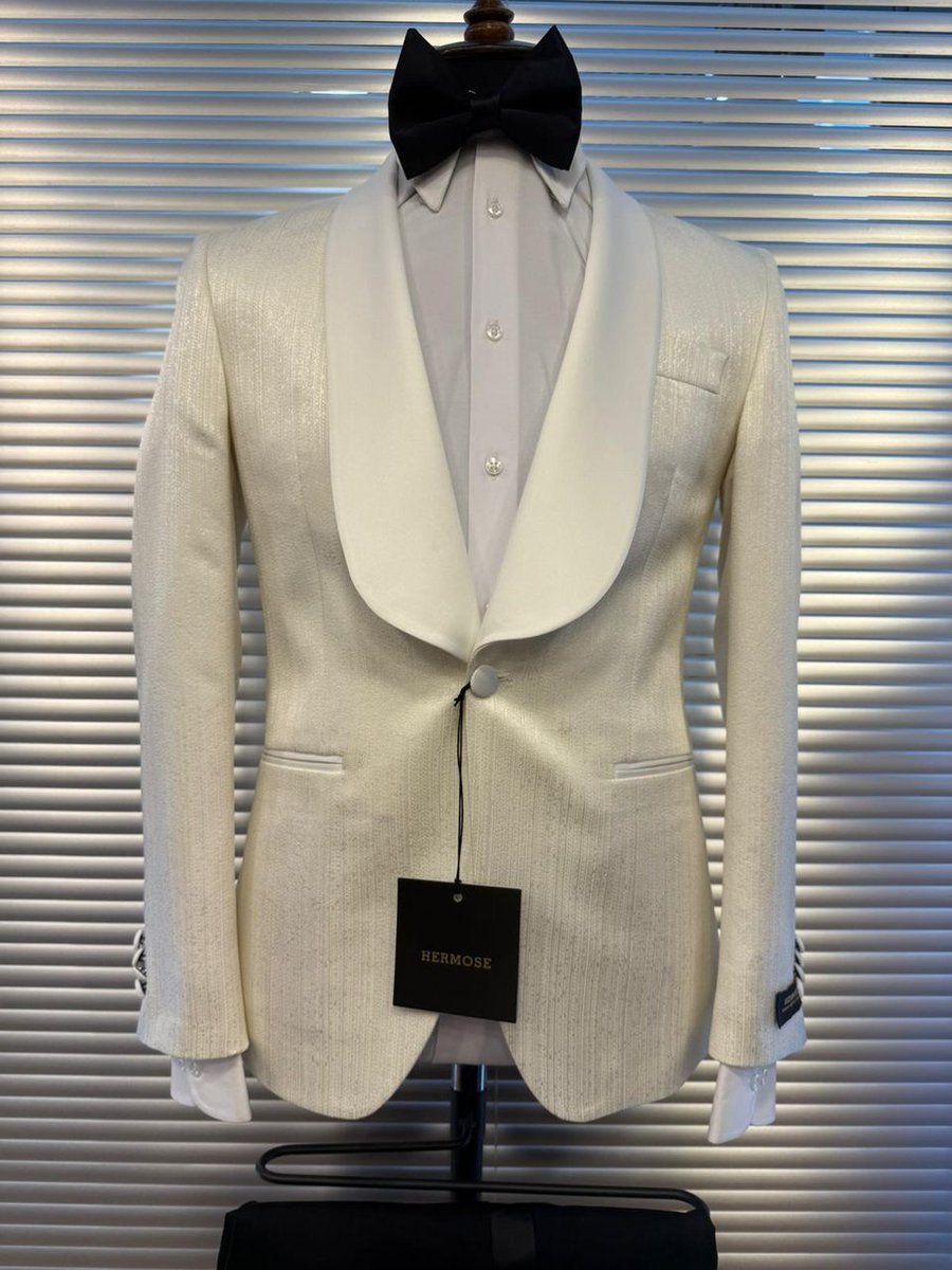 JomondeWears's tweet photo. To order,
Follow our IG @jomondewears 
Whatsapp/Call (+2347066454146)
Visit our stores 👇
📍Prizrite mall Asokoro, Abuja 
📍86,Broad street opposite Wema bank Lagos Island. 
We ship worldwide.
#Jomondewears#suitstore#hermosesuit#businesssuit #weddingsuit #suit https://t.co/LETB5bMR61