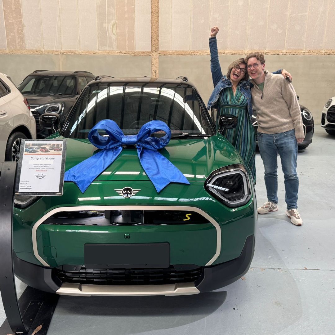 NorthShore_MINI's tweet image. We'd be this happy too! Congratulations to Agnes and David on taking delivery of this amazing MINI Aceman SE. What a colour!

#biglove #miniaceman #minicooperjcw #mini #minicooper #minicooperworld #jcw #miniclub #carspotters #car #carlovers #drive #auto #chatswood