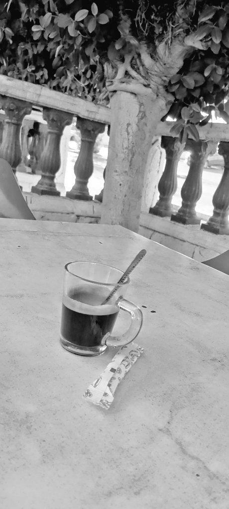 نحن الذين نتوازن بالصباح 
ونستعيدنا بفنجان قهوة 🌹☕