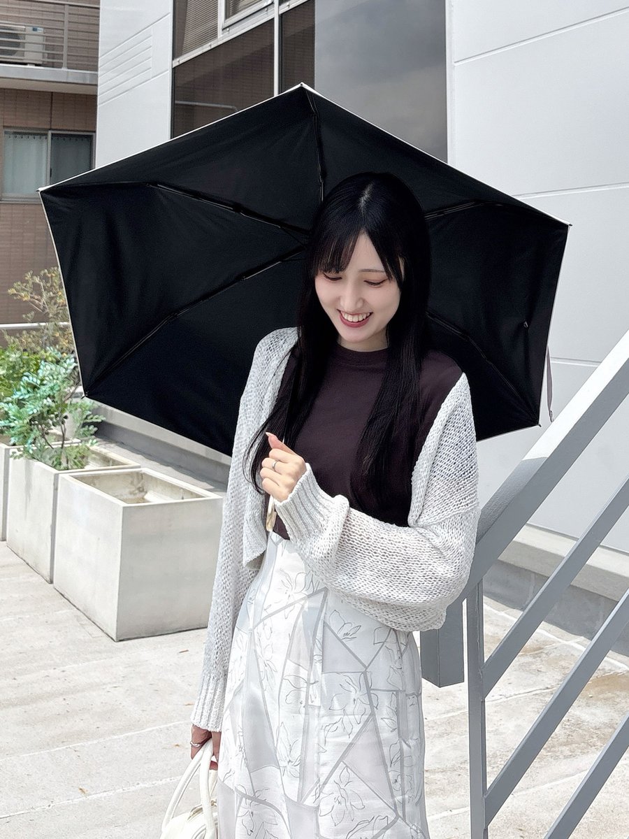 mercuryduo_com's tweet image. ＼ PROTECT Uコラボ晴雨兼用傘 ／

UVカット＆遮熱で暑さも紫外線も対策！
バイカラーとシャンパンゴールドの
金具で上品に仕上げました✨

軽くて丈夫折りたたみでも長傘級の安心感◎
通勤にも旅行にも、毎日に寄り添う一本！
#MERCURYDUO #PROTECTU #UV対策 #日傘

✔s.runway-ch.jp/xx148
