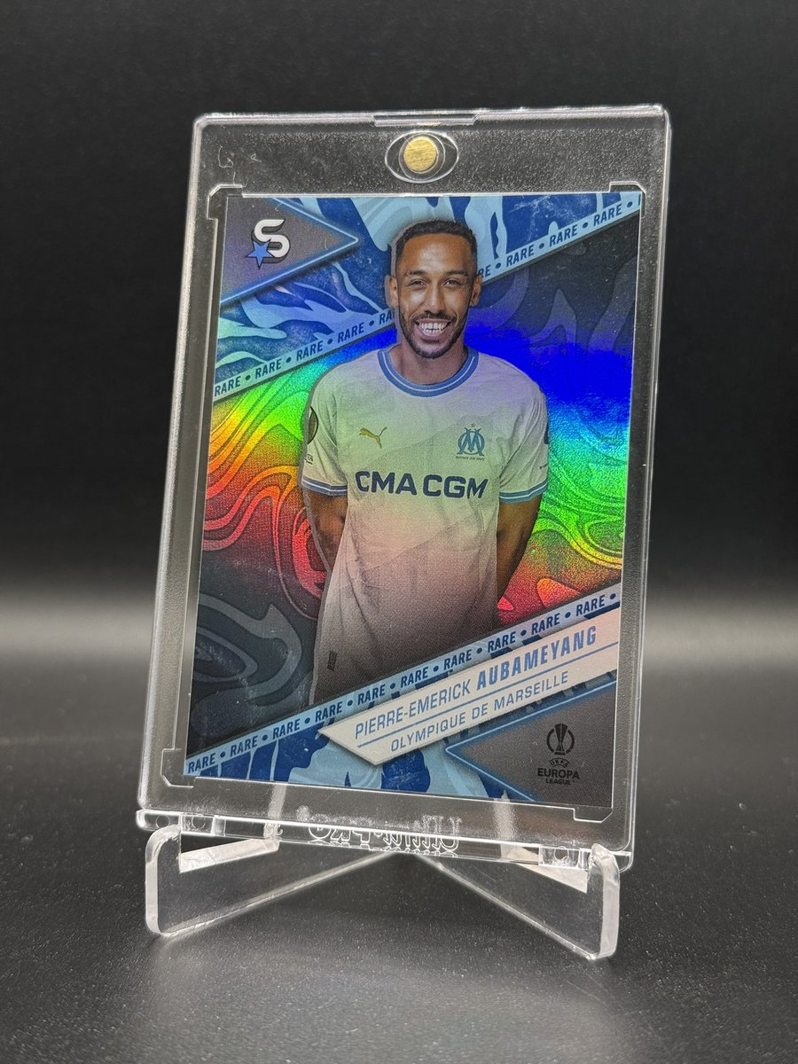 AlexCardBreak's tweet photo. 🔥 Triple dose d’OM dans la PC ! 🔵⚪
Trois beautés qui rejoignent la collection, entre passion, nostalgie et fierté marseillaise 💙
Toujours à la recherche de pépites du club 💎
⠀
🔍 Si t’as des doubles ou que tu veux trade, DM !
⠀
#OM #TeamOM #OMCards #FootballCards https://t.co/eAWPkfbQvW