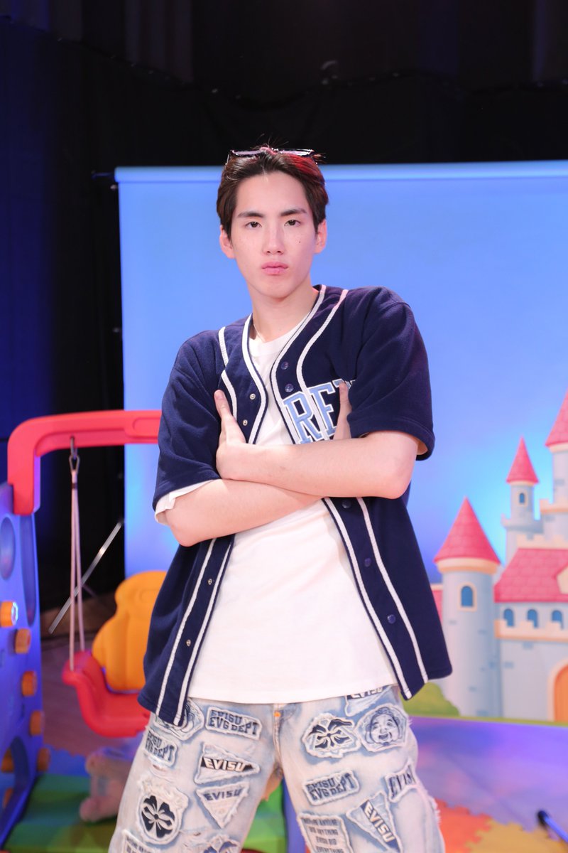 โก๋ยโต๋ยยยยย
#โตมาเป็นxBUS 
#PHUTATCHAI 
#BUSbecauseofyouishine