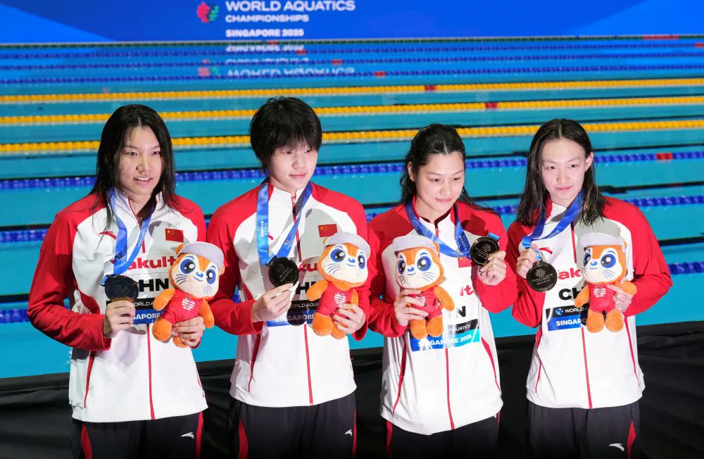 🏊‍♂️ HUST athletes shine at the 2025 World Aquatics Championships with 2 golds &amp; 1 bronze!
From diving dominance to relay resilience, they powered Team China to glory!