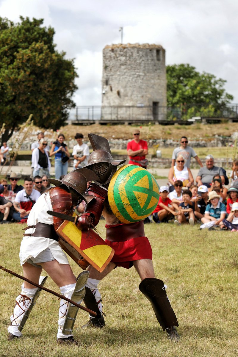 🔴 𝔾ℝ𝔸ℕ𝔻 𝕁𝕆𝕌ℝ 𝔸𝕌 𝔽𝔸 🥁 | Les gladiateurs sont arrivés, les armes brillent, les regards se croisent… La Grande Semaine de l'Antiquité commence en fanfare aujourd’hui au site gallo-romain du Fâ ! ⚔️ #Gladiateurs #VacancesEnFamille

🌐 bit.ly/GladiateursEtJ…
