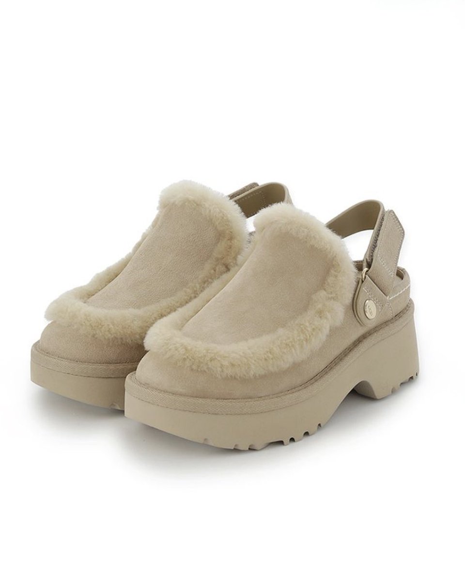 con_mami_con's tweet photo. UGG  #エスミークロッグ
LILY BROWNの別注モデルが
可愛い〜😳♥️

🚩
web予約開始→ 8/8(金)
店頭入荷→ 8/13(水)

#リリーブラウン #lilybrown
#ugg #アグ https://t.co/kyz1oUGA1I