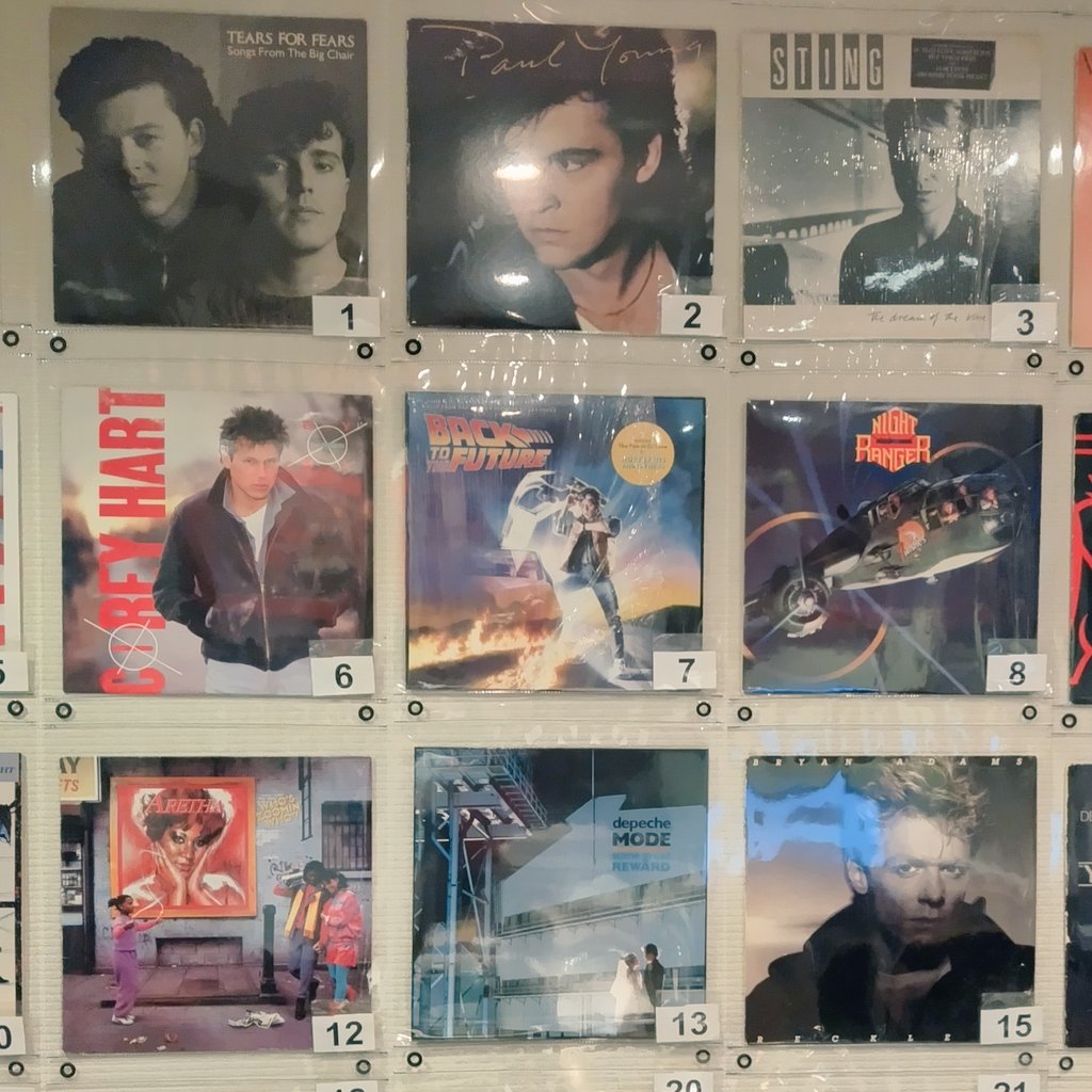 musicbargaffa's tweet photo. 今週の店内は、1985年8月3日付ヒットチャートからピックアップしたレコジャケを飾ってます🎵今夜もガッファは19時オープンです🍻
#billboardhot100 #billboard #ビルボード #vinyl #vinylcollection #アナログ #レコード #レコードが聴ける店 #80年代 #80s #80smusic #80svinyl #thisweekin1985 https://t.co/mScLAn5PBE