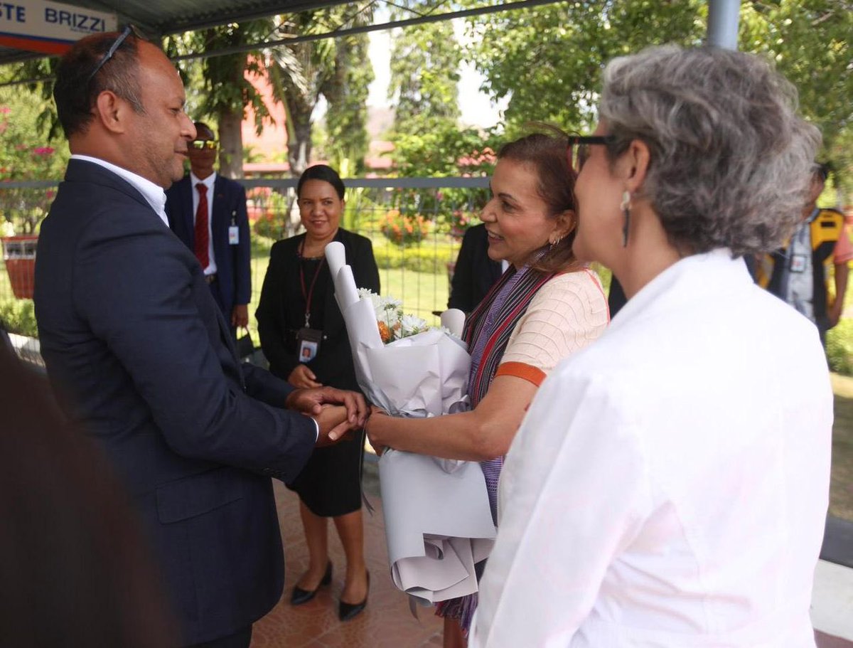 Fantastic to have The Hon Dr. Anne Aly MP, Minister for International Development, in Timor-Leste this week.  

Bem-vinda, Minister Aly!

ministers.dfat.gov.au/minister/anne-…