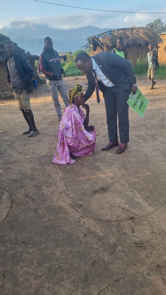 kanyesigye Ronald tweet media