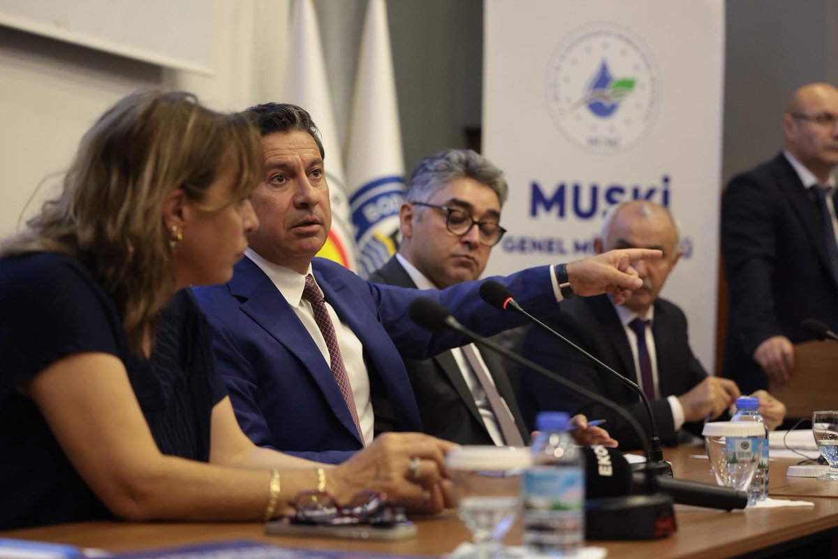 Tarihinin en liyakatli yönetim kadrosuna ve en güçlü bütçesine kavuşturduğumuz MUSKİ, beklentilerimizi aşan performansıyla Muğla Büyükşehir Belediyemizin gurur kaynağına dönüştü. 

Büyük hatalarla dolu geçmişin, büyük sorunlarla dolu altyapı mirasını devraldığı günden itibaren