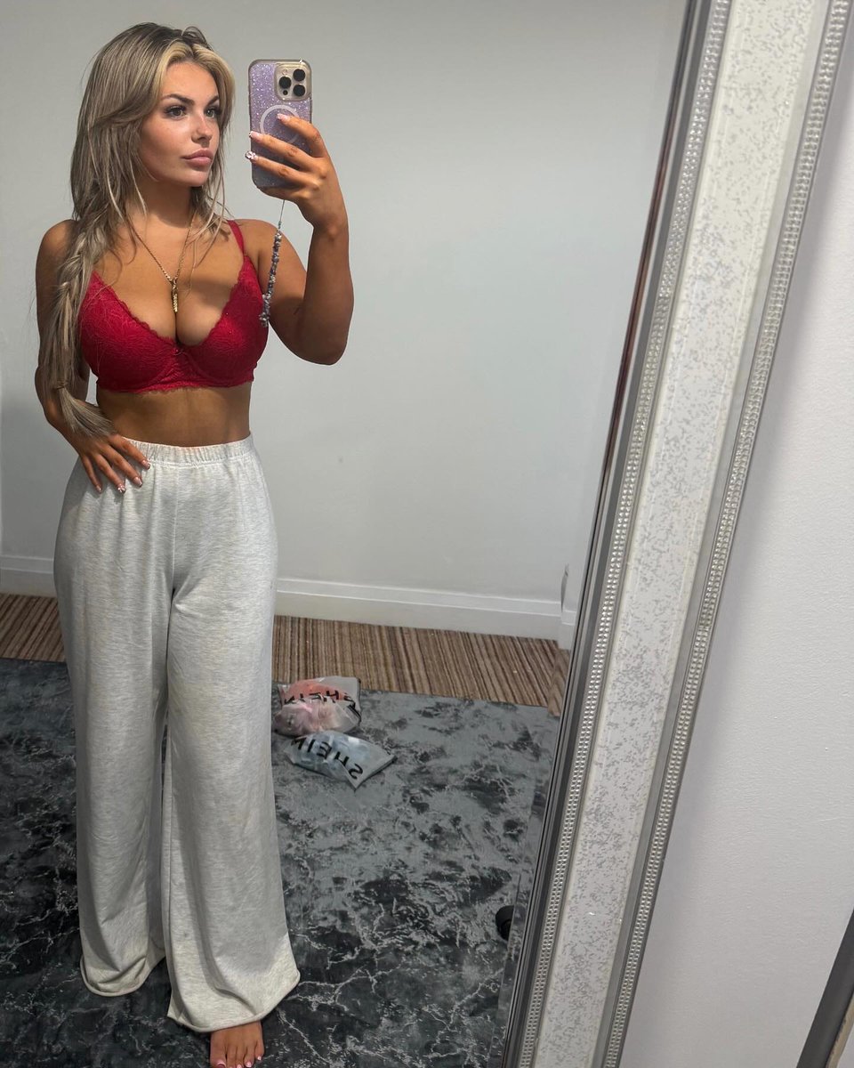 💚 (@gothluve) on Twitter photo 