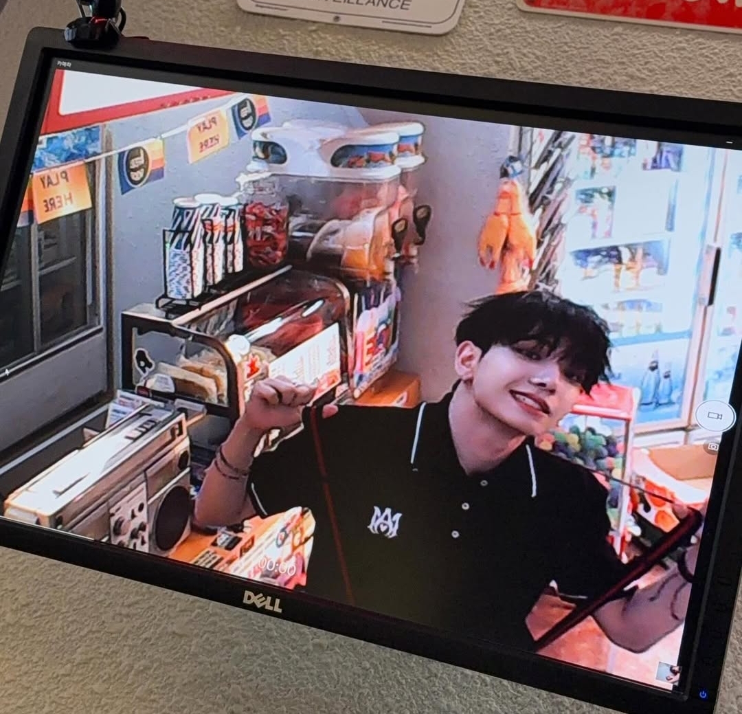 selfolssi ♤ tweet media