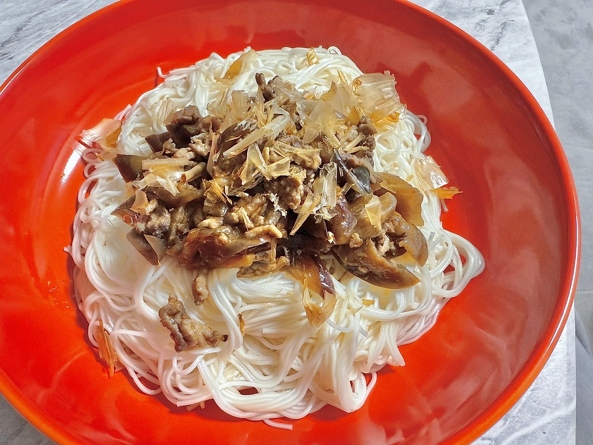明日のごはん【そうめん】
茄子でそうめん！うま！
#17へんげ (り)