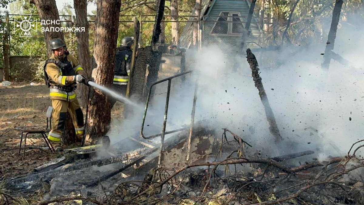 At least 2 people were killed, and 12 were injured, including at least 2 children, after Russia attacked a recreational center in the Zaporizhzhia region with four aerial bombs‼️🤬