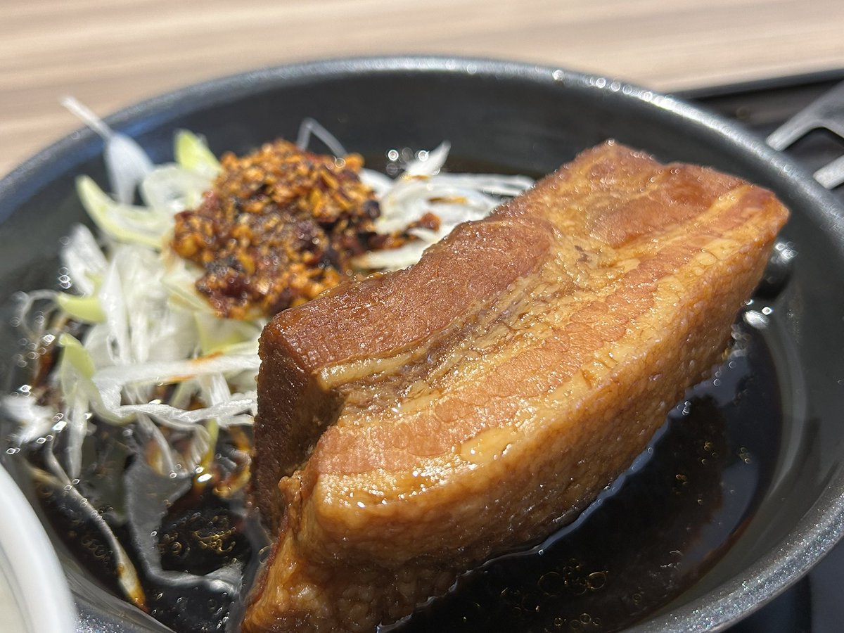 おひるは吉野家の『厚切り 豚角煮定食(ご飯少なめ)』でした🐷 SNS等で