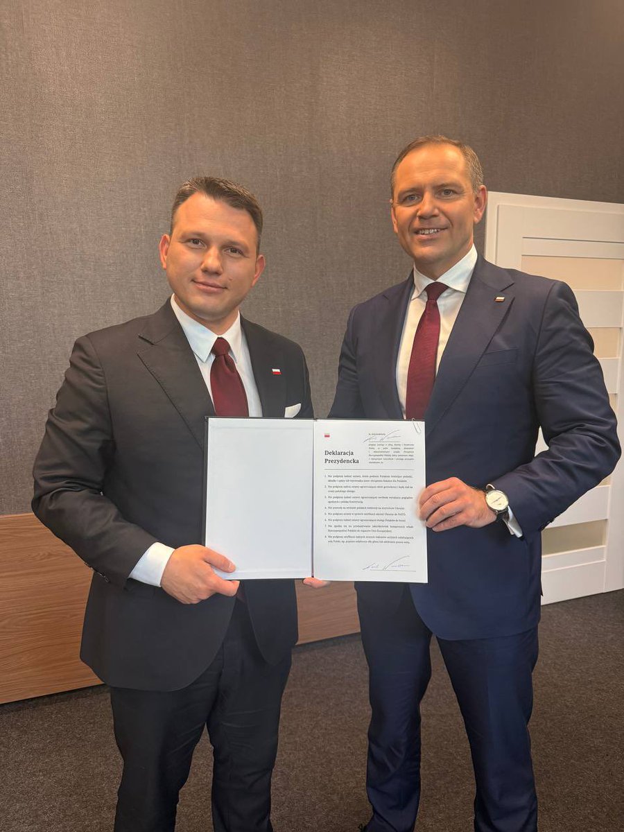 Wojciech Machulski (@wmachulski) on Twitter photo Dziś <a href="/NawrockiKn/">Karol Nawrocki</a> obejmie urząd Prezydenta Rzeczypospolitej. Zgodnie z naszą konstytucją i tradycją Prezydent jest najwyższym przedstawicielem Rzeczypospolitej Polskiej i gwarantem ciągłości władzy państwowej. Z samego tego faktu należy mu się szacunek.
Jako Polak życzę Panu Dziś <a href="/NawrockiKn/">Karol Nawrocki</a> obejmie urząd Prezydenta Rzeczypospolitej. Zgodnie z naszą konstytucją i tradycją Prezydent jest najwyższym przedstawicielem Rzeczypospolitej Polskiej i gwarantem ciągłości władzy państwowej. Z samego tego faktu należy mu się szacunek.
Jako Polak życzę Panu