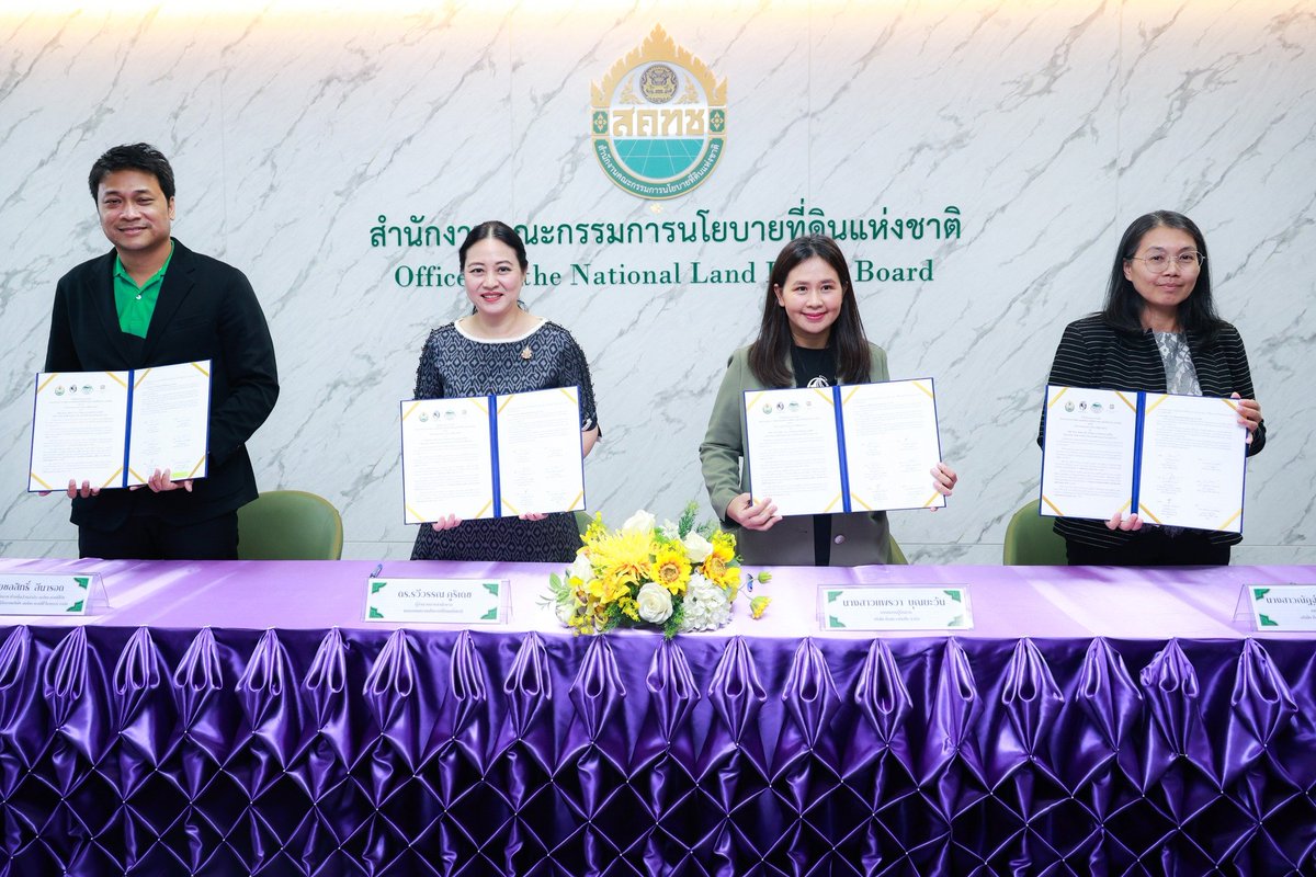 ONLB_Official's tweet image. สคทช. จับมือเอกชน พัฒนาพื้นที่ คทช. ปลูกกาแฟยั่งยืนยกระดับคุณภาพชีวิตประชาชน

อ่านเพิ่มเติม facebook.com/share/p/1GMxNS… 

สคทช. "บริหารจัดการที่ดิน ประชาชนอยู่กินยั่งยืน"
#สคทช
#คทช
#Onemap