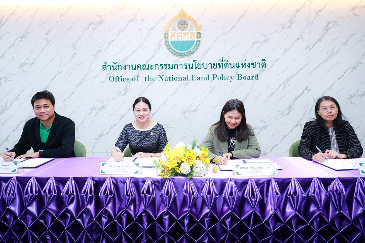 ONLB_Official's tweet image. สคทช. จับมือเอกชน พัฒนาพื้นที่ คทช. ปลูกกาแฟยั่งยืนยกระดับคุณภาพชีวิตประชาชน

อ่านเพิ่มเติม facebook.com/share/p/1GMxNS… 

สคทช. "บริหารจัดการที่ดิน ประชาชนอยู่กินยั่งยืน"
#สคทช
#คทช
#Onemap