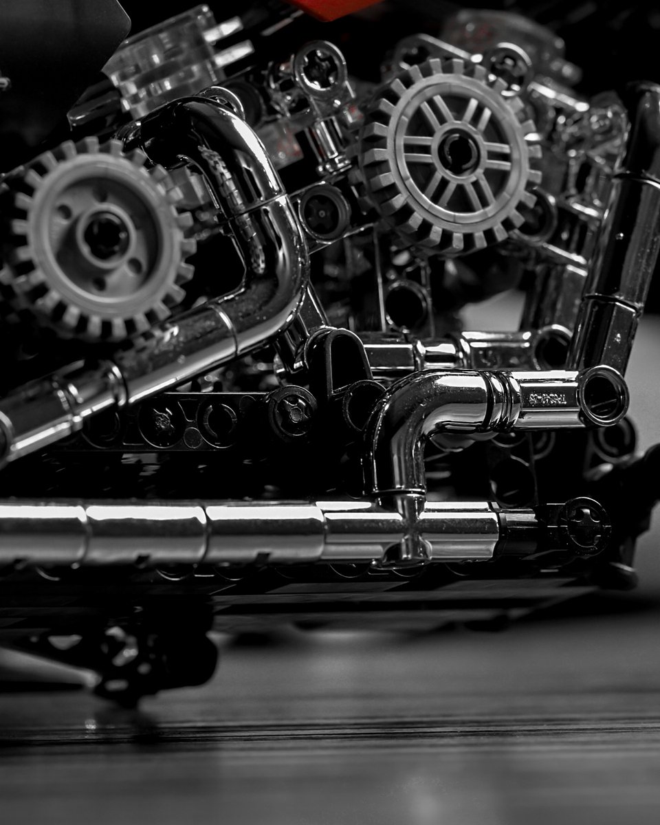 NifelizSet's tweet image. 🏍️Real chrome. Midnight tweaks. Desert light vibes.🏍️
This motorcycle model isn't just a build—it's a tribute to freedom and the soul of the road. ✨
#retro #nifeliz #lego #legofun #legobuild #motorcycle #harleymotorcycle #motorcyclemodel