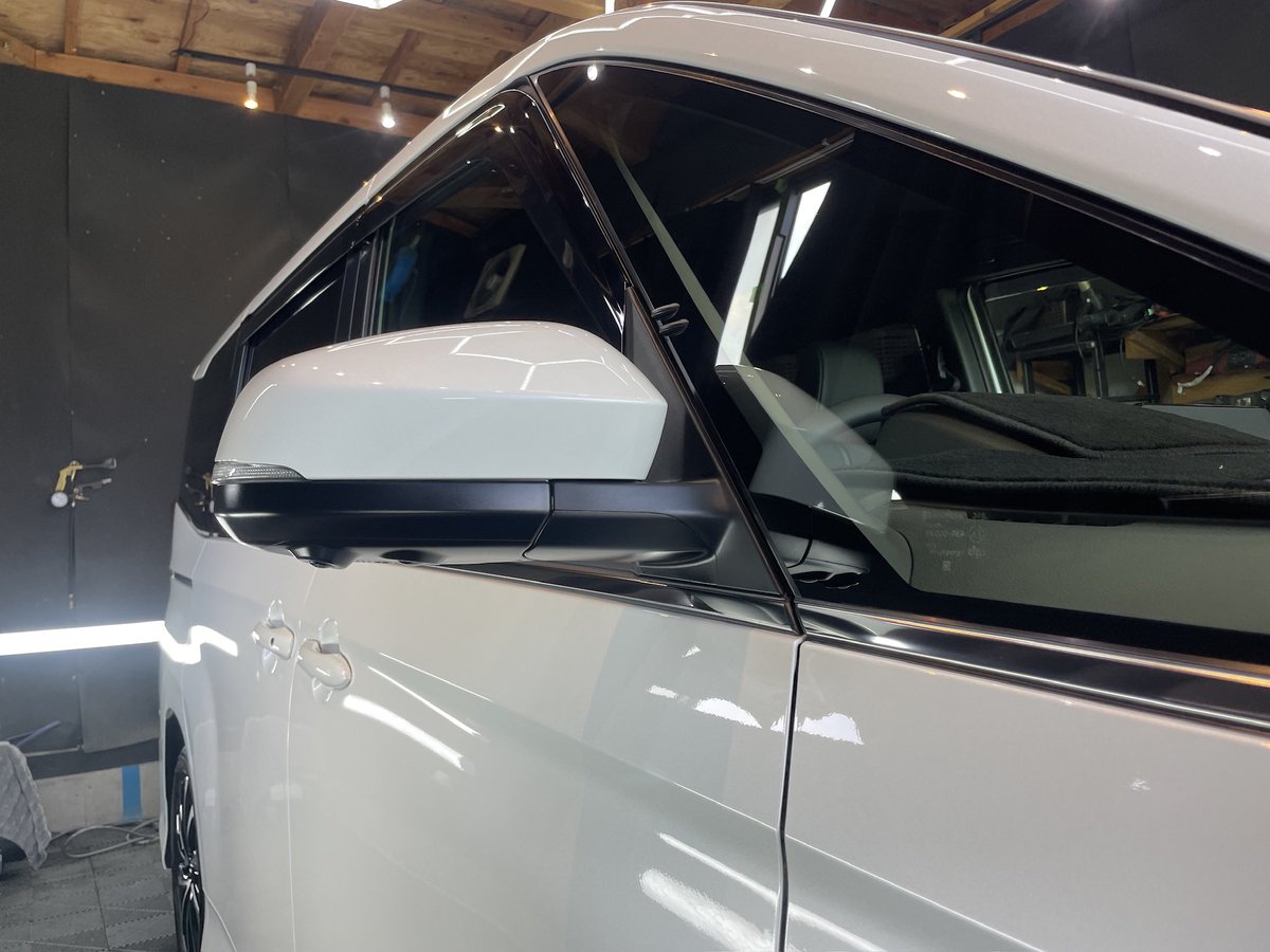 pulirete's tweet photo. 新車で入庫頂いたノア
研磨有りのコーティングで
仕上げさせて頂きました！

新車でも研磨は
標準としています。

薄い膜や薄い傷は
どうしてもついており
改善するだけで

深みが変わってきます

コーティングを

出来上がった塗装に
載せることで

より本来の性能を
発揮する事ができます！

必ず研磨が必要という訳では
ありません。

この違いに価値を感じで
頂くかどうかはお客様次第

研磨の有無は
こういったお話をした上で
お客様に選んでいただきます！

ご依頼いただき
ありがとうございます😊

新車からのコーティングでも
違いがあるといって頂き
安心しました^_^

今後のキレイに関しても
定期的なご利用で

お手伝いさせて頂ければと思います！