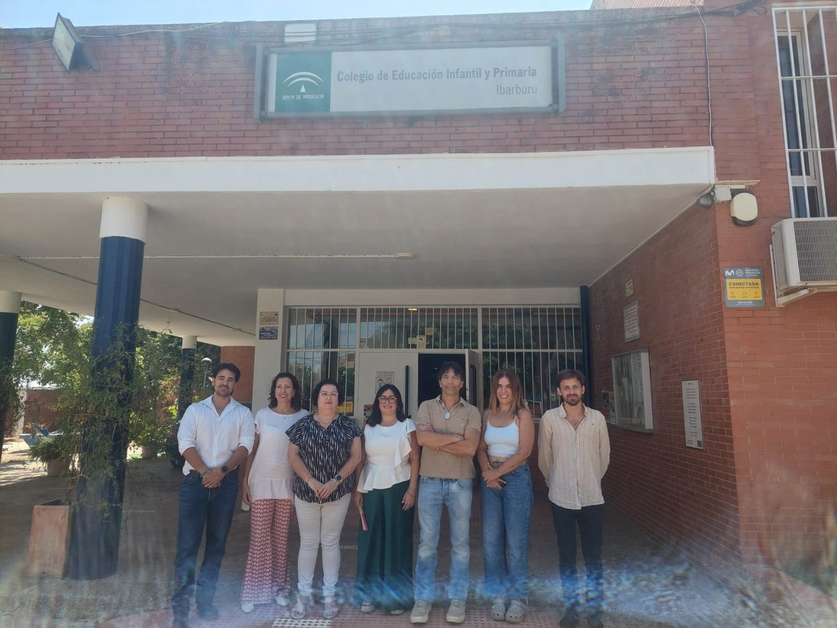 PP Dos Hermanas (@popularesdh) on Twitter photo Visita, junto a <a href="/Luisa_Cava/">María Luisa Cava</a>, al CEIP Ibarburu beneficiado de la Escuela de Verano subvencionada por la @igualdadandalucia, en la que los niños y niñas participan en un programa con garantía alimentaria.
Gran trabajo el de los profesionales que trabajan con estos menores. Visita, junto a <a href="/Luisa_Cava/">María Luisa Cava</a>, al CEIP Ibarburu beneficiado de la Escuela de Verano subvencionada por la @igualdadandalucia, en la que los niños y niñas participan en un programa con garantía alimentaria.
Gran trabajo el de los profesionales que trabajan con estos menores.
