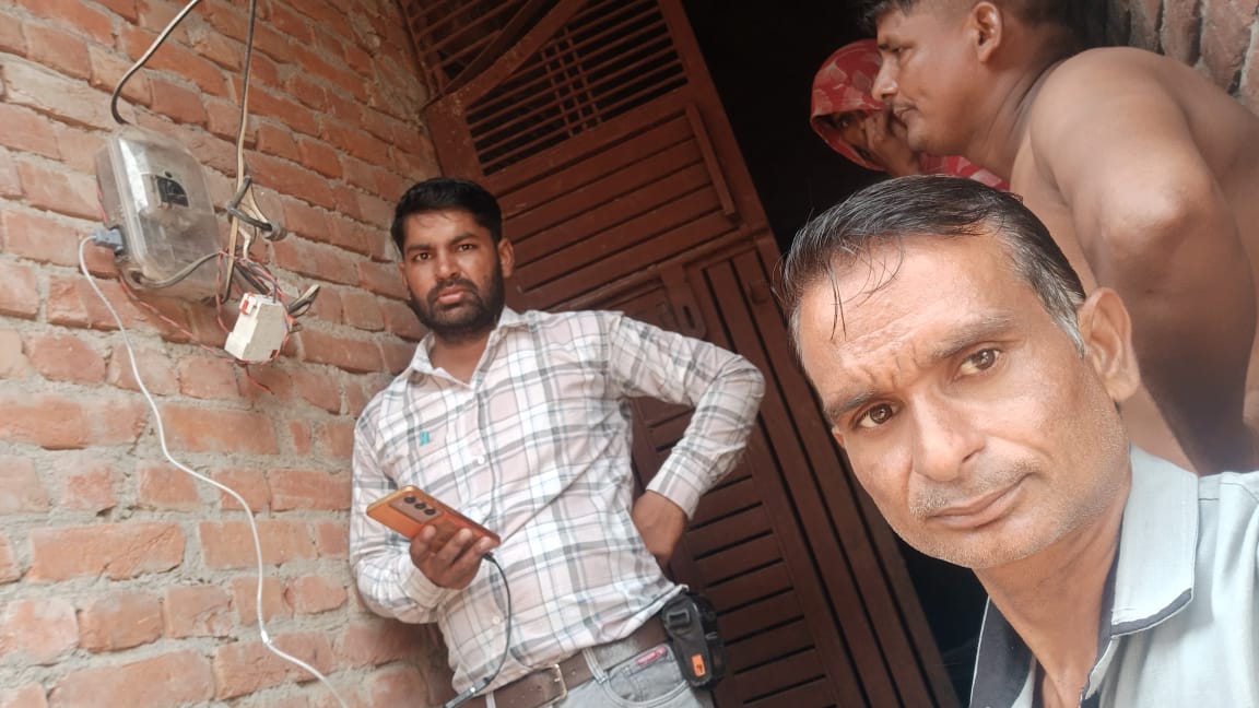 DVVNL KASGANJ (@dvvnlkasganj) on Twitter photo आज दिनांक 06.08.2025 को विद्युत वितरण मण्डल कासगंज के अन्तर्गत विधुत उपकेन्द्र किनाबा के क्षेत्र में असिस्ट बिलिंग करते हुए।
<a href="/EMofficeUP/">Energy Minister Office UP</a> <a href="/UPPCLLKO/">UPPCL</a> <a href="/mduppcl/">MDUPPCL</a> <a href="/MDDVVNL/">MD DVVNL AGRA</a> <a href="/dvvnlhq/">Dakshinanchal Vidyut Vitran Nigam Limited</a> आज दिनांक 06.08.2025 को विद्युत वितरण मण्डल कासगंज के अन्तर्गत विधुत उपकेन्द्र किनाबा के क्षेत्र में असिस्ट बिलिंग करते हुए।
<a href="/EMofficeUP/">Energy Minister Office UP</a> <a href="/UPPCLLKO/">UPPCL</a> <a href="/mduppcl/">MDUPPCL</a> <a href="/MDDVVNL/">MD DVVNL AGRA</a> <a href="/dvvnlhq/">Dakshinanchal Vidyut Vitran Nigam Limited</a>