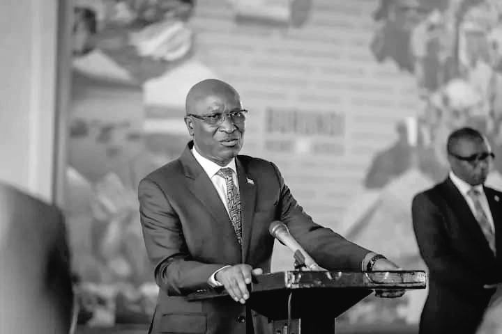 Je présente mes sincères félicitations au Très Honorable Gervais Ndirakobuca pour son élection à la présidence du Senat du #Burundi. Pleins succès pour ses nouvelles fonctions.