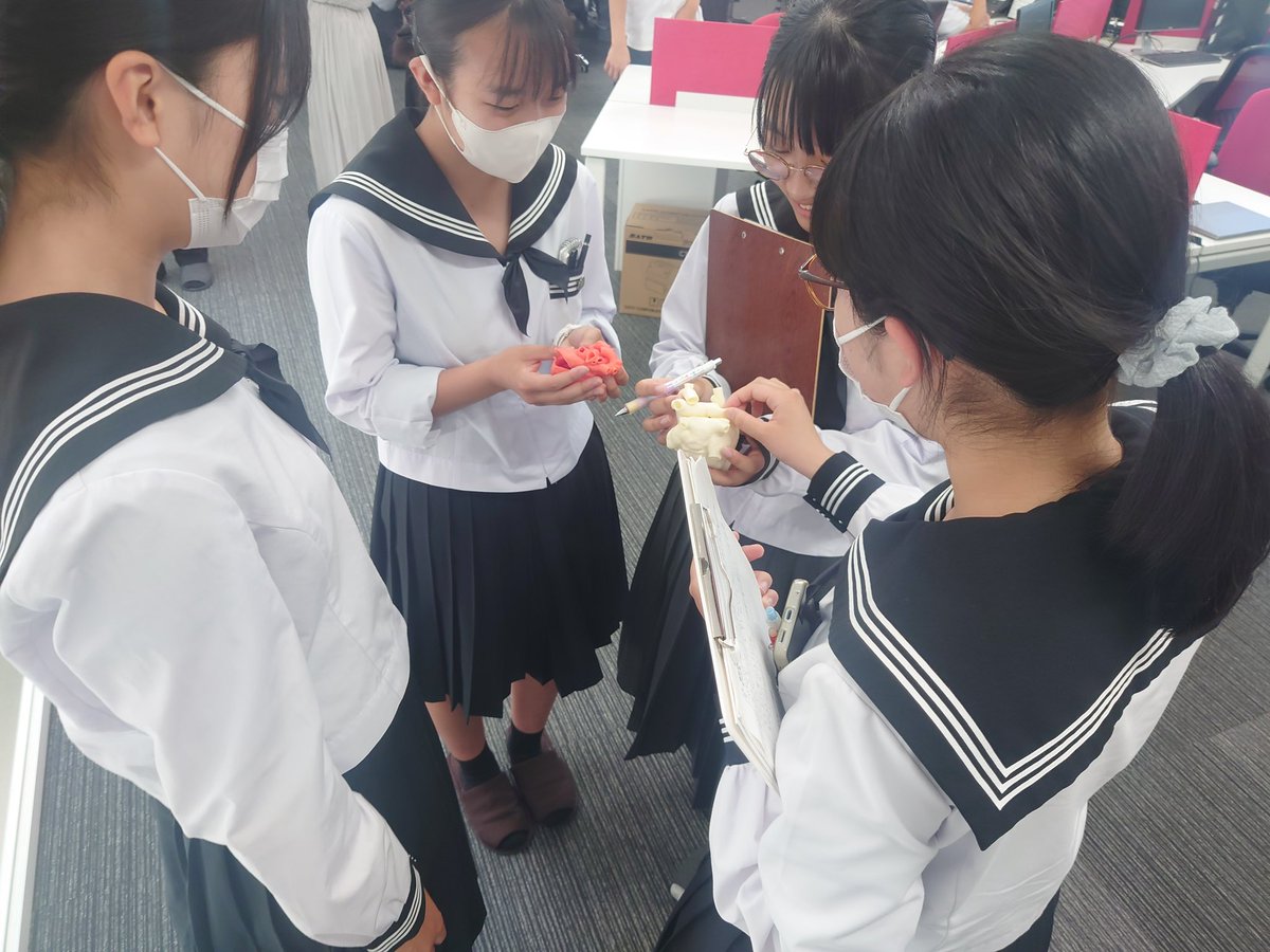 crossEffect1's tweet photo. 先日、40名の高校生が見学に来られました。

「モノづくりに興味を持った」「進路のヒントになった」など、うれしい感想がいっぱい届きました！

未来の選択肢が広がる機会になっていますように。 https://t.co/7gVFbj8s7P