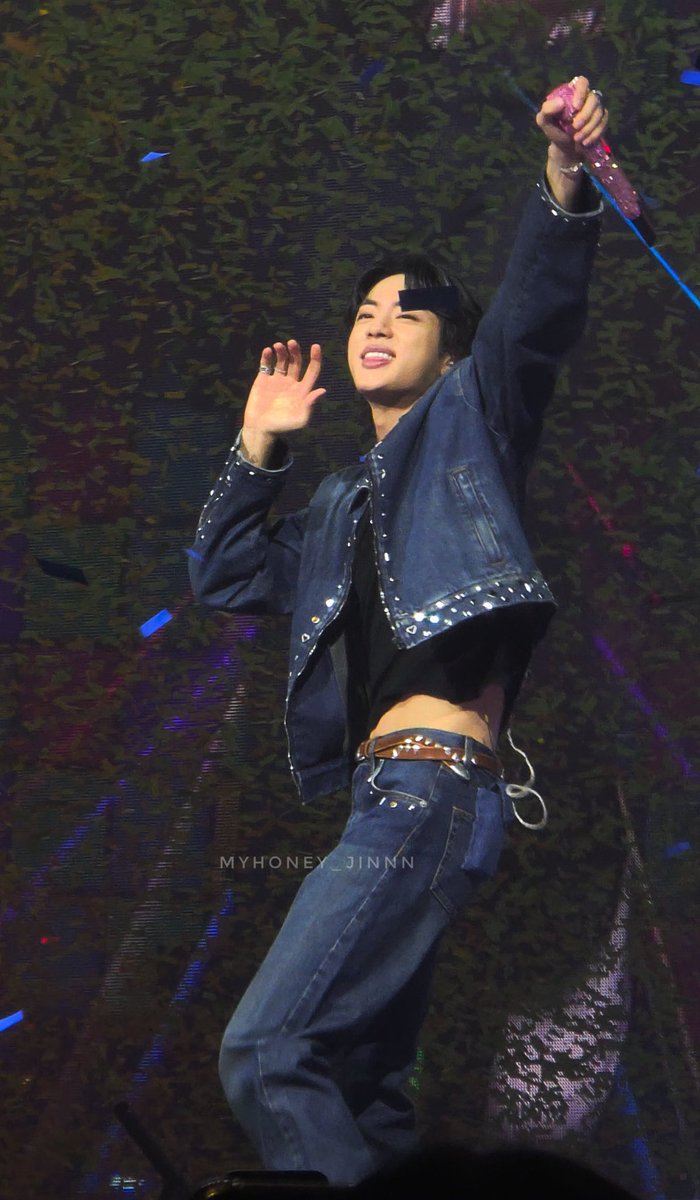 My new hobby is collecting different angle of this pic, please cooperate with me