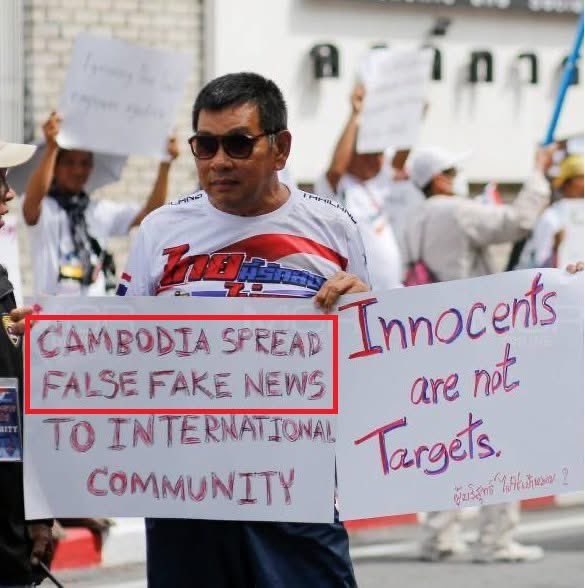 JJuella's tweet photo. When your government paid you to protest but your heart supporting Cambodia, right?😁🤓
You can't stand your own Thai Drama.  #CambodiaNeedPeace #JusticeForCambodia  #ExposeThailandLies #dontthaitothai #Cambodia https://t.co/j0OQRTK8am