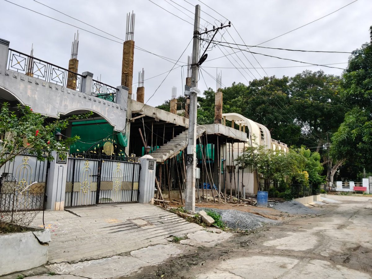 yshyamk's tweet photo. @ZC_LBNagar - GHMC Grievance ID # 2505255277703 First complaint was given when the Illegal construction started on 25/5/25. For name sake the Corrupt ACP served notice three months back. After that instead of sealing the premises and dismantling the illegal construction 1/2 https://t.co/o4XkhO5MnB