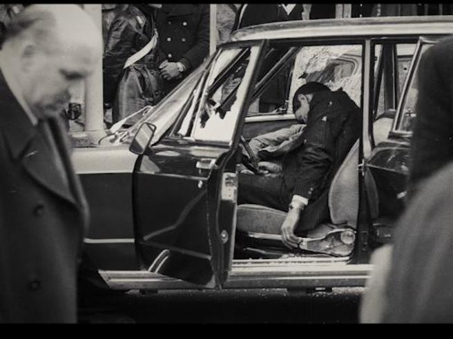 L’elenco degli “obiettivi istituzionali” ammazzati dai comunisti delle BR, però ‘uno ad uno’ e selezionati

Se fossi un parente di uno dei morti ammazzati dalle BR e dai gruppi comunisti di estrema sinistra e fossi una persona violenta, farei cadere i denti uno ad uno a chi