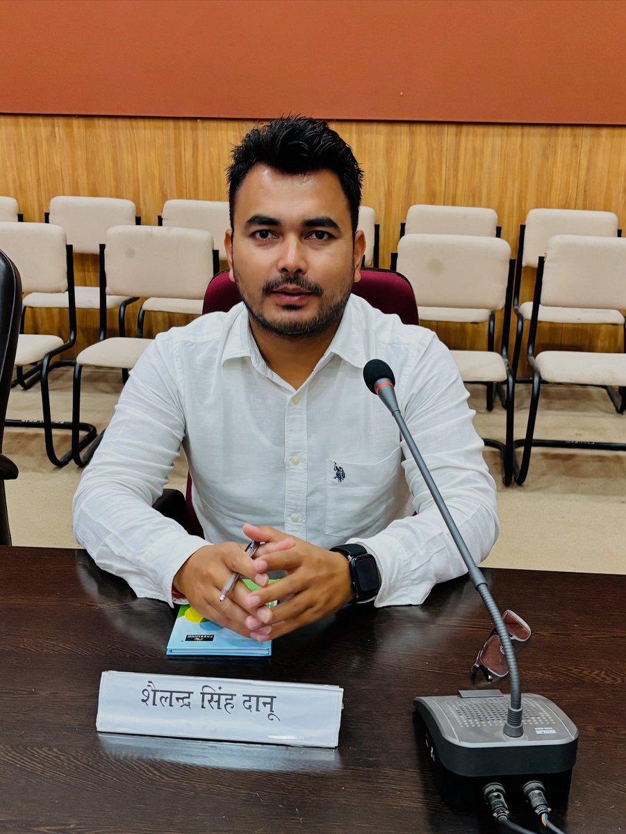 क्यों बने हम ओरों की तरह,
जब जमाने में हम सा कोई नहीं।