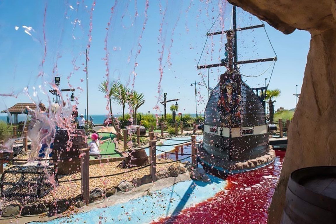 We love Shanklin seafront with it's perfect beach, cafes and dining options, indoor golf, upside down house, crazy golf, fish &amp; chips, Ice cream Parlour and everything you need for family seaside fun!! 
#shanklin #summerfun #familytime 
buff.ly/EtQI0G2