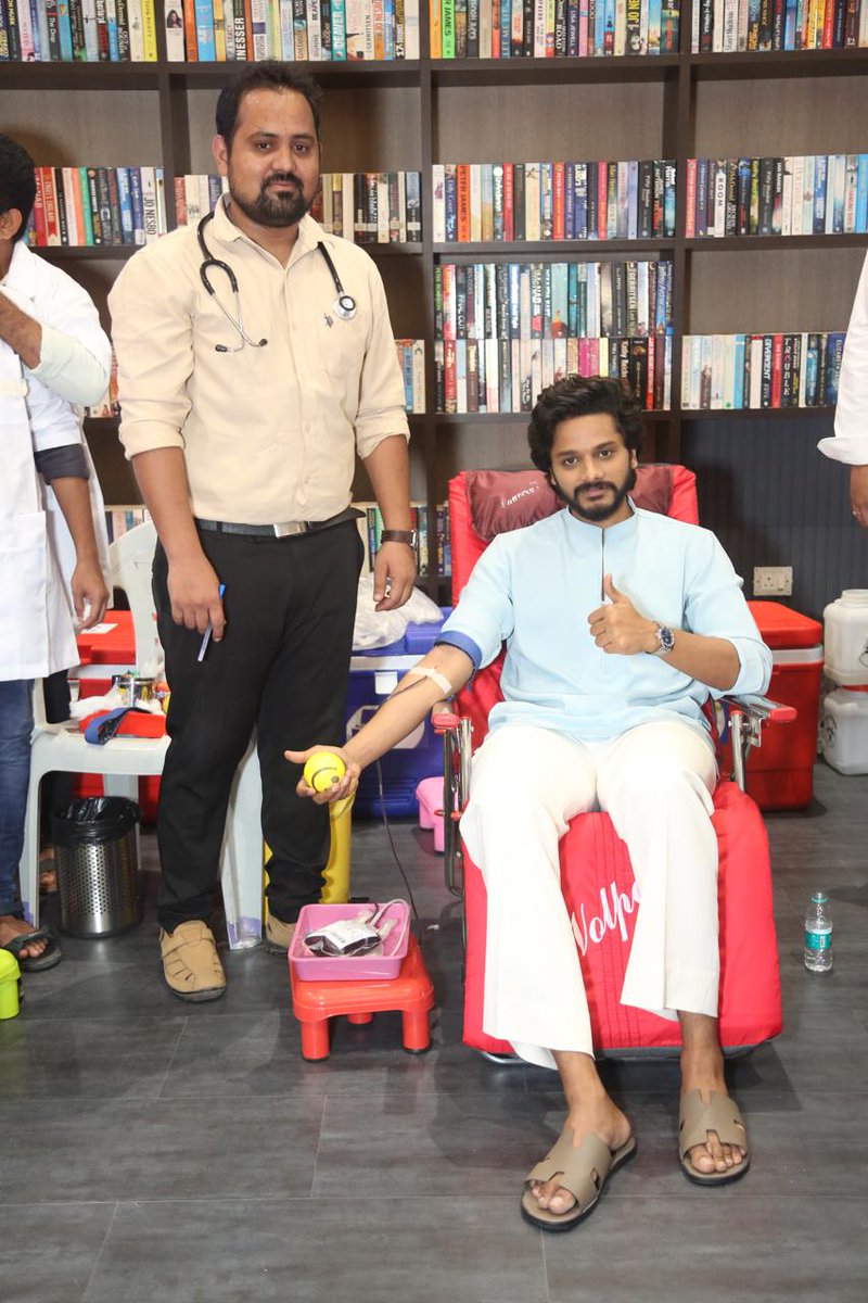 PROSaiSatish's tweet photo. Super hero @tejasajja123 steps up with a noble gesture by donating blood at the MEGA BLOOD DONATION DRIVE 🩸
His inspiring act reminds us all — One donation can save multiple lives! 🙌❤️
#TejaSajja #Mirai
#MegaBloodDonationDrive #BloodDonation
#PhoenixFoundation #ChiranjeeviCharitableTrust