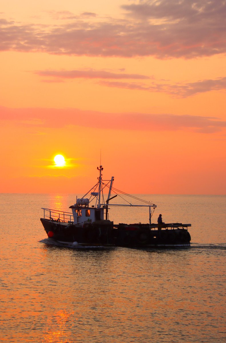 Early morning commuter "Lady Jan" #sunrise #sun #boat #sea #Wicklow #Ireland