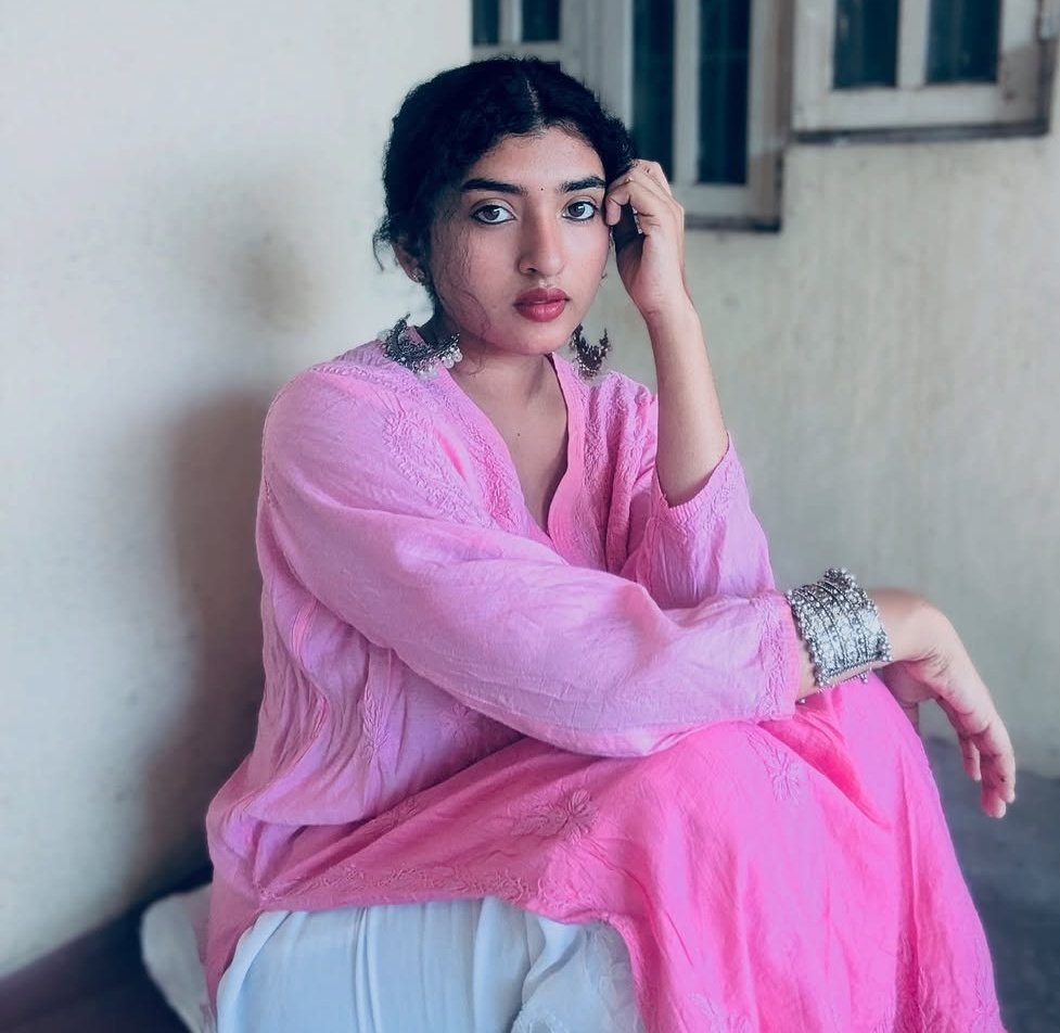 Anchal Thakurain (@anchal_ki_kalam) on Twitter photo рджрд░ рдУ рджреАрд╡рд╛рд░ рдЪрдордХрдиреЗ рд▓рдЧреЗ рд╣реИрдВ
рдХреЛрдИ рдЦрдирдХ рдЯрд╛рдВрдЧ рджреА рд╣реИ рдХрд┐рд╕реА рдиреЗ...
рдиреАрджреЗрдВ рдХреБрд░реНрдмрд╛рди рдХрд░рддреА рд╣реВрдБ
рдкреНрд░реЗрдо рдкрд░, рд╕рдВрдЧреАрдд рдкрд░
рдФрд░ рд╕реГрдЬрди рдкрд░
рдФрд░ рдФрд░..
рддреБрдо рдкрд░ :)) рджрд░ рдУ рджреАрд╡рд╛рд░ рдЪрдордХрдиреЗ рд▓рдЧреЗ рд╣реИрдВ
рдХреЛрдИ рдЦрдирдХ рдЯрд╛рдВрдЧ рджреА рд╣реИ рдХрд┐рд╕реА рдиреЗ...
рдиреАрджреЗрдВ рдХреБрд░реНрдмрд╛рди рдХрд░рддреА рд╣реВрдБ
рдкреНрд░реЗрдо рдкрд░, рд╕рдВрдЧреАрдд рдкрд░
рдФрд░ рд╕реГрдЬрди рдкрд░
рдФрд░ рдФрд░..
рддреБрдо рдкрд░ :))