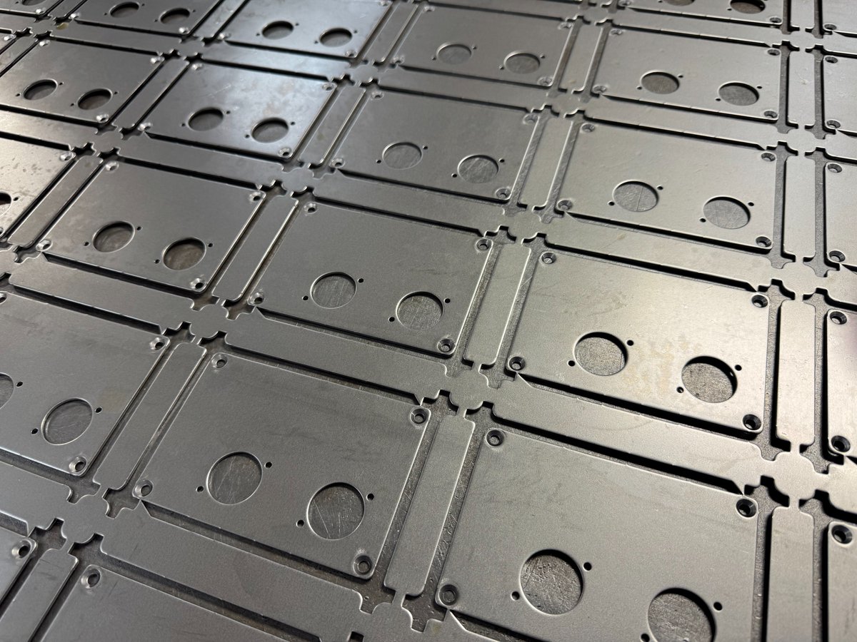 Busy today CNC punching sheet metal connector panels. All holes, profile and CSK forms created with standard tooling at no cost to the customer.

vandf.co.uk/tooling/what-i…

Ask us for a quote on your next sheet metal project.