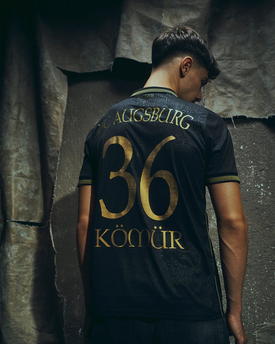 Steht unseren Jungs! 🫶

👉 Hier gibt's alle Infos: roemertrikot.fcaugsburg.de
