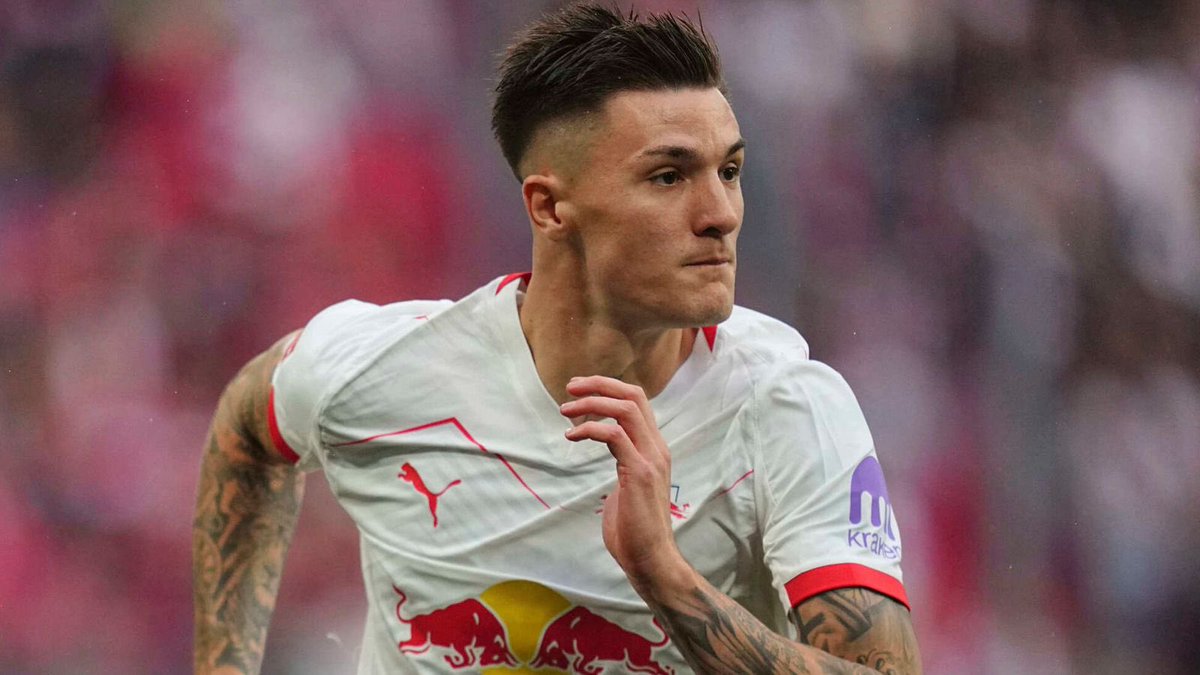 SkySports_Keith's tweet photo. 🚨 Newcastle United have tried everything to get a deal done for Benjamin Sesko — but the striker clearly has his sights set on Manchester United. 
💰 #NUFC bid (€80m plus add-ons) is worth more than #MUFC offered RB Leipzig, however they are negotiating to close that gap.
💴 #NUFC offer matched Leipzig’s valuation of Sesko. 
🤔 But it is thought Man United would not make a formal offer unless they got a clear indication Sesko wanted the move.
⚫️ #NUFC made a club record bid, but appear to have lost out on another target this summer — which has ramifications for Alexander Isak.