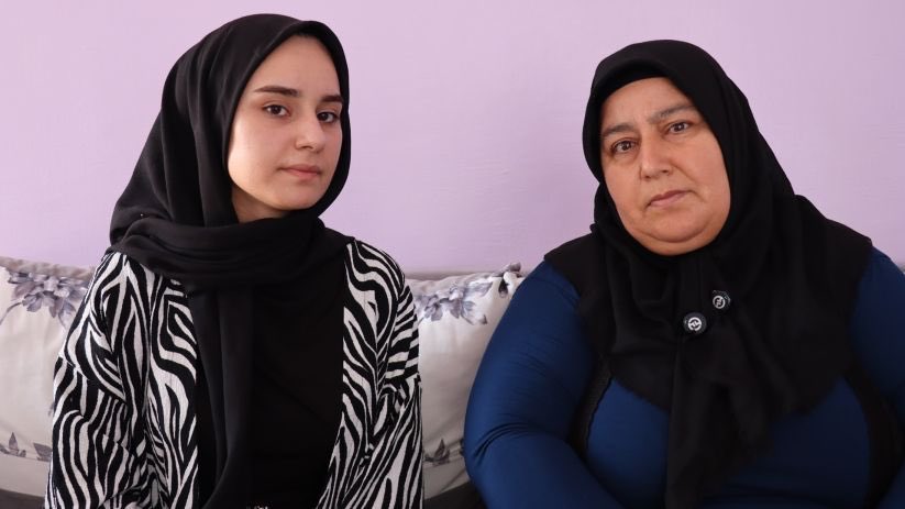 ♦️Rojin Kabaiş'ın ailesi 10 aydır adalet bekliyor

Rojin Kabaiş’in şüpheli ölümünün üzerinden 10 ay geçti. Vücudunda  2 erkeğe ait DNA'nın çıkmasına rağmen dosyada hiç bir gelişme yaşanmadığını belirten ailesi adaletin sağlanmasını istiyor.