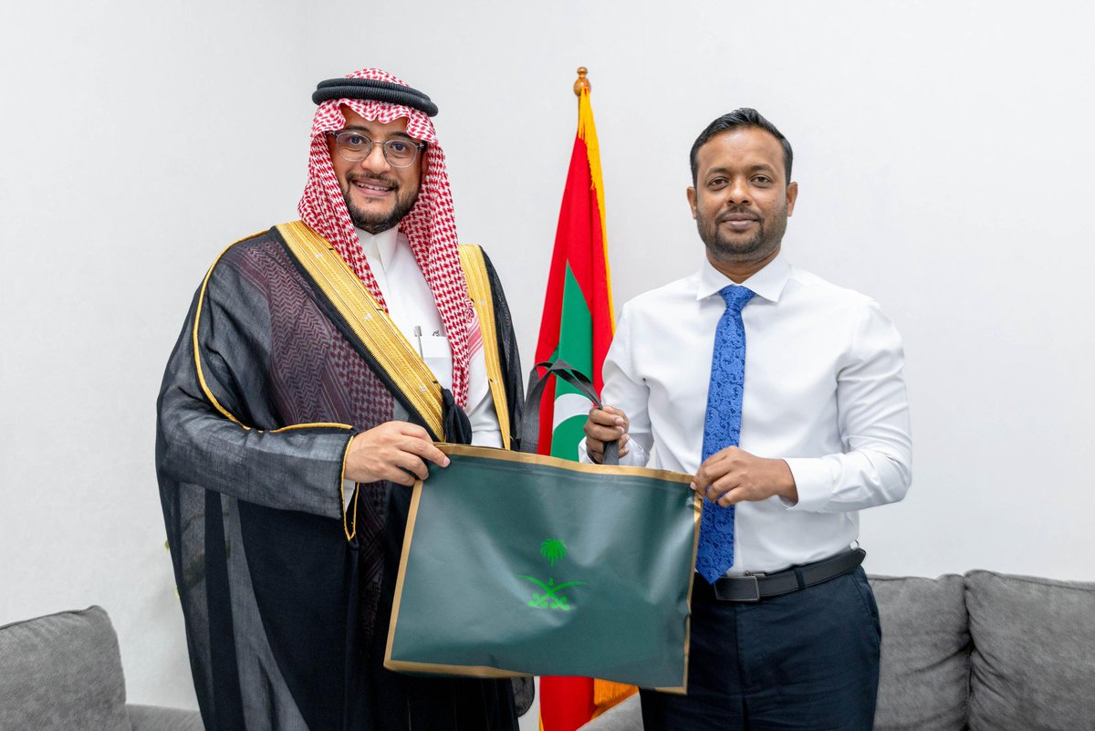 MIHUDmv's tweet photo. Today, H.E. Yahya Hassan Alqahtani, Ambassador of the Kingdom of Saudi Arabia to the Maldives, paid a courtesy call on  Dr. Abdulla Muththalib, Minister of Construction, Housing and Infrastructure. https://t.co/4TzOeR1ngK