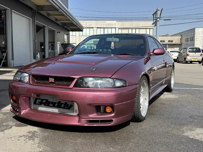 なんちゅうハッシュタグですか(笑) #ボンネットに謎の穴がある車乗りと繋がりたい