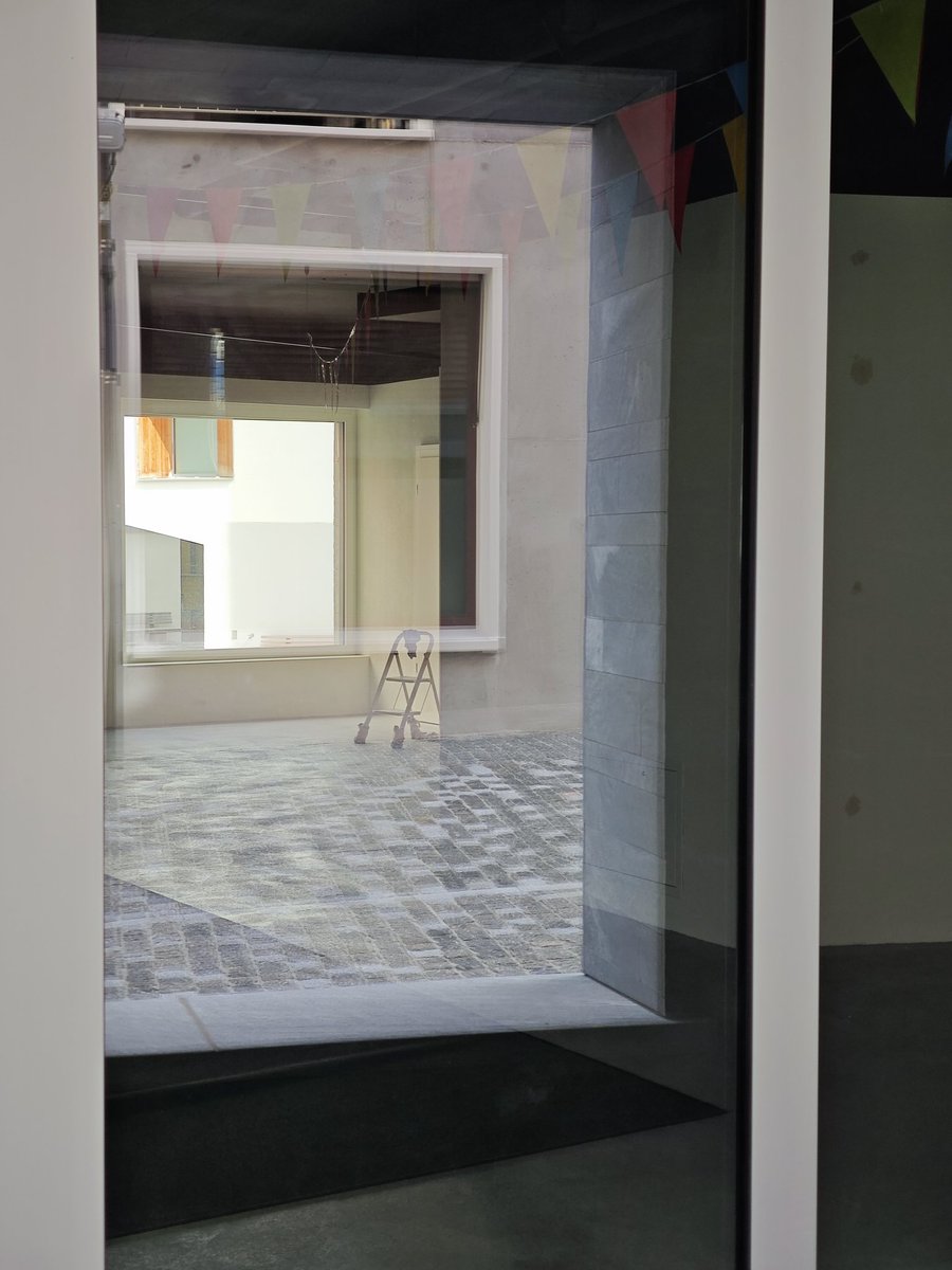 alpentarn's tweet image. In #Sawiris versnobten Nobel-Ressort steppt (wie immer) voll der Bär. Gebaut wird trotzdem immer noch.