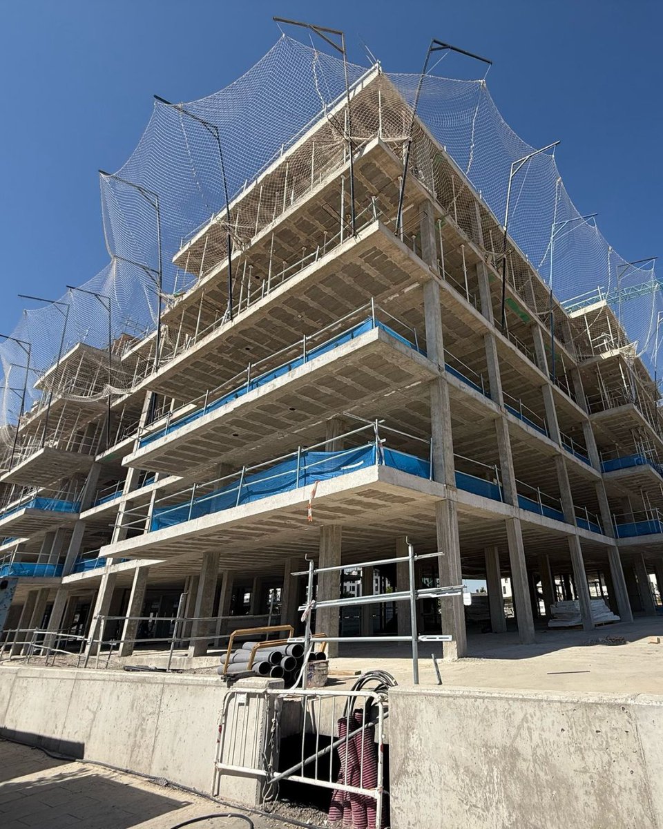🏗️ Avanzan las obras de Silk Homes en #AlcaláDeHenares.
🌿 81 viviendas #Passivhaus rodeadas de 9 hectáreas de zonas verdes, a 5 min del centro.
✨ Diseño, eficiencia y calidad de vida en un entorno único.

Descúbrelo 👉 sge.st/wxdGPfh
#GrupoLobe #SilkHomes